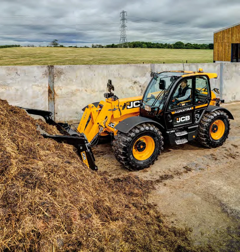 JCB pri manipulácii s materiálom
